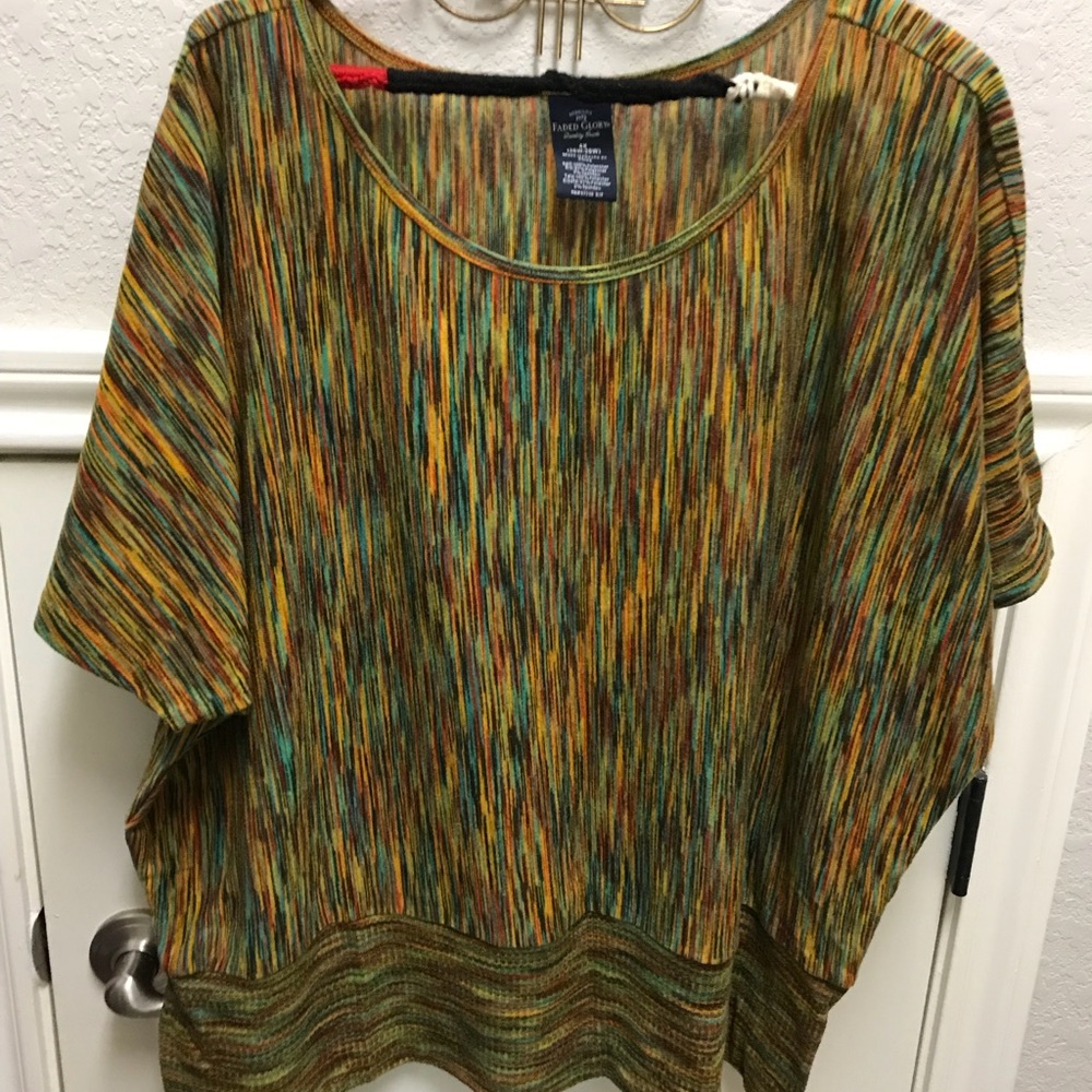 Ladies great top beautifully draped to fit 1 to 4X